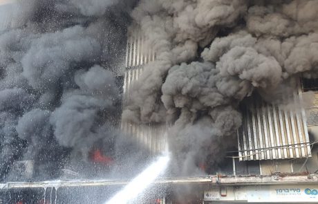 שריפה משתוללת ברחוב קק"ל בבאר שבע, נשלל החשש ללכודים