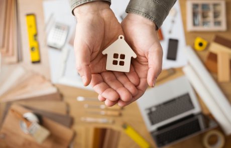 הנדל"ן שוב פורח: עדיף לקנות דירה למגורים או להשקיע בנכס?